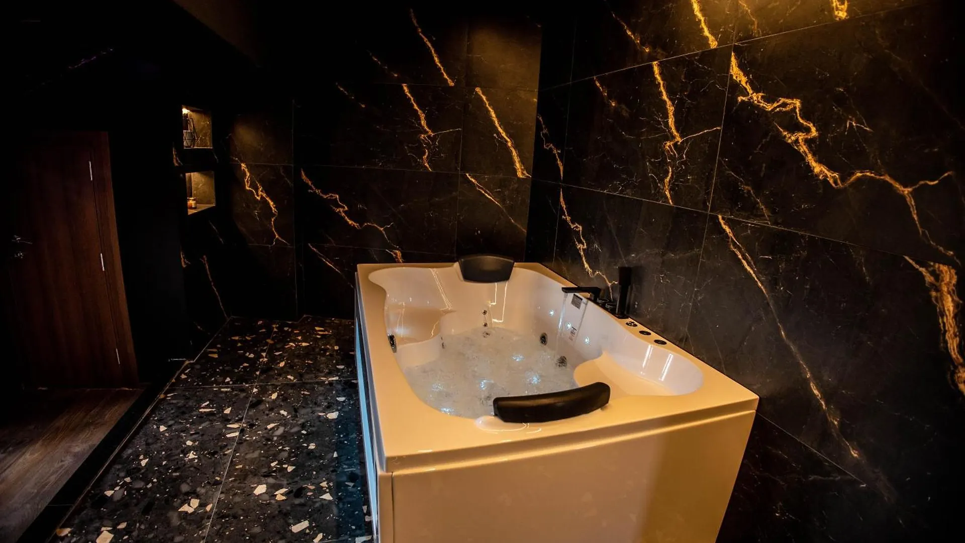 Unique Luxury Suite شكودر